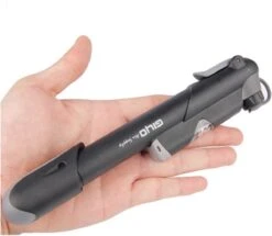 Giyo Fietspomp Mini - Fietspomp Met Drukmeter - Pomp Fiets Mini - 8.3 Bar - Inclusief Naaldventiel En Fietsbandreparatieset 8 Giyo Fietspomp Mini - Fietspomp Met Drukmeter - Pomp Fiets Mini - 8.3 Bar - Inclusief Naaldventiel En Fietsbandreparatieset -Fietsuitrustings Winkel 1200x1044 1