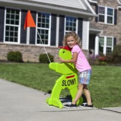 Victor Veilig Met Rode Waarschuwingsvlag - Verkeersmaatje / Verkeerspop In Fluoriserend Groen - Pas Op Spelende Kinderen Waarschuwingsbord Kid Alert 18 Victor Veilig Met Rode Waarschuwingsvlag - Verkeersmaatje / Verkeerspop In Fluoriserend Groen - Pas Op Spelende Kinderen Waarschuwingsbord Kid Alert -Fietsuitrustings Winkel 1200x1200 1136