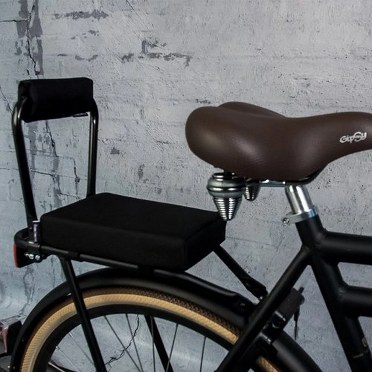 Bagagedrager-kussen, Rug-rolkussentje Incl. Mini Fietspomp En Rugleuning, Complete Set - Fietskussen - Achterop - Fiets - Kinderzitje - Waterafstotend 2 Bagagedrager-kussen, Rug-rolkussentje Incl. Mini Fietspomp En Rugleuning, Complete Set - Fietskussen - Achterop - Fiets - Kinderzitje - Waterafstotend - Afbeelding 2