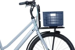 Basil Fietskrat S - Klein - 17.5 Liter - Blauw 11 Basil Fietskrat S - Klein - 17.5 Liter - Blauw -Fietsuitrustings Winkel 1200x797 6