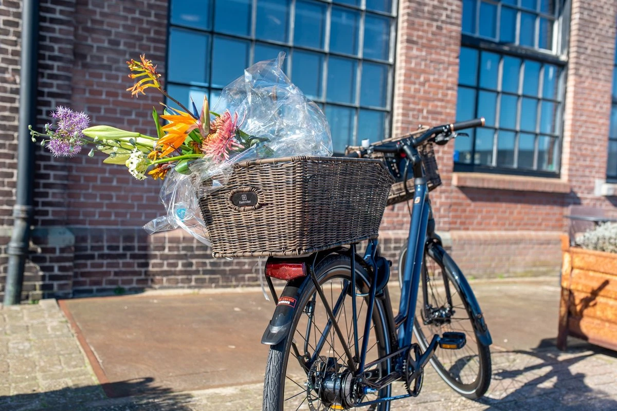 Fastrider Sverre - Achterdrager Fietsmand - Kunststof Riet - 30 Liter - Bruin 6 Fastrider Sverre - Achterdrager Fietsmand - Kunststof Riet - 30 Liter - Bruin - Afbeelding 6