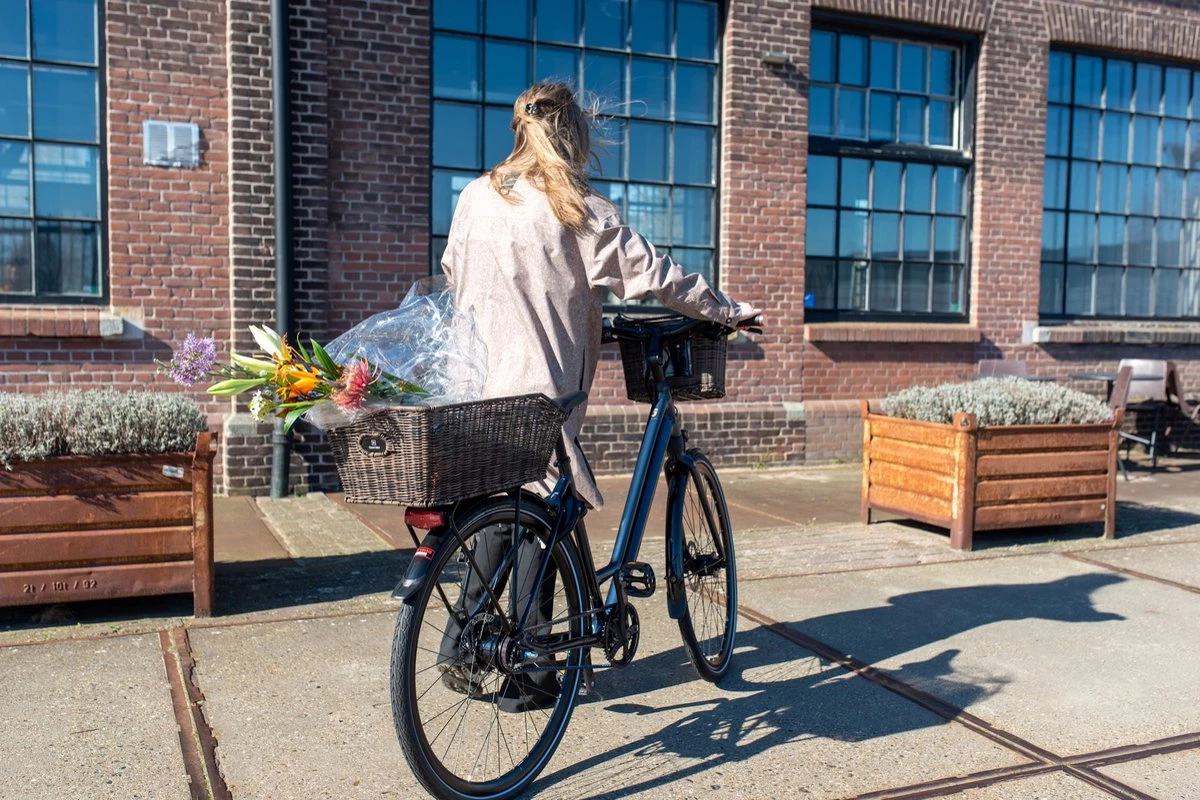 Fastrider Sverre - Achterdrager Fietsmand - Kunststof Riet - 30 Liter - Bruin 7 Fastrider Sverre - Achterdrager Fietsmand - Kunststof Riet - 30 Liter - Bruin - Afbeelding 7