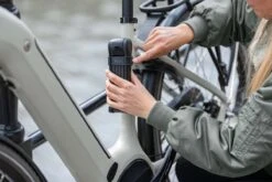 AXA Fold Pro 100 Vouwslot - Fietsslot - Voor Elk Type Fiets - Met Houder - 100 Cm - Zwart 22 AXA Fold Pro 100 Vouwslot - Fietsslot - Voor Elk Type Fiets - Met Houder - 100 Cm - Zwart -Fietsuitrustings Winkel 1200x800 48