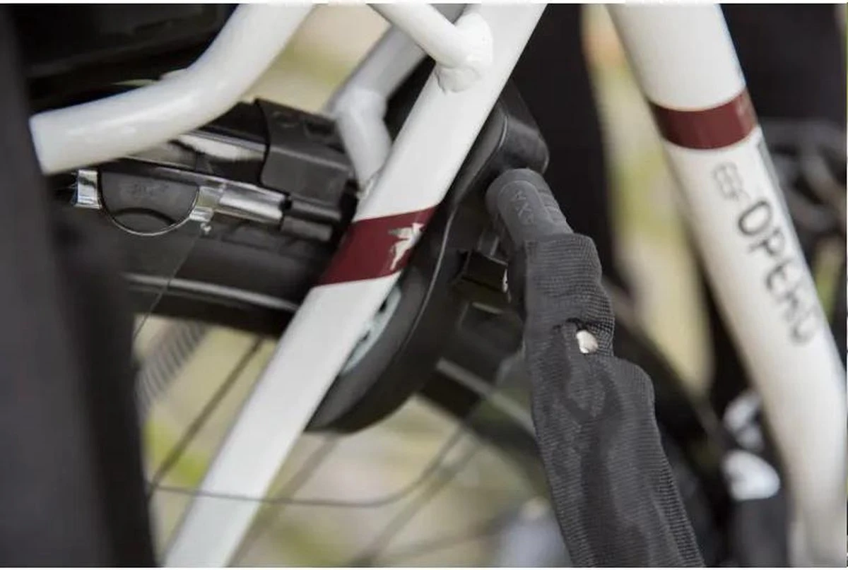 AXA Solid Plus ART2 Fietsslot Met 100cm Insteekketting Set Met Opbergtas - Zadeltas Ketting Slot– Zwart 6 AXA Solid Plus ART2 Fietsslot Met 100cm Insteekketting Set Met Opbergtas - Zadeltas Ketting Slot– Zwart - Afbeelding 6