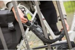 AXA Solid Plus ART2 Fietsslot Met 100cm Insteekketting Set Met Opbergtas - Zadeltas Ketting Slot– Zwart 16 AXA Solid Plus ART2 Fietsslot Met 100cm Insteekketting Set Met Opbergtas - Zadeltas Ketting Slot– Zwart -Fietsuitrustings Winkel 1200x813 4