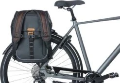 Basil Miles Tarpaulin Fietsrugzak - Enkele Fietstas - Zwart - 17 Liter 36 Basil Miles Tarpaulin Fietsrugzak - Enkele Fietstas - Zwart - 17 Liter -Fietsuitrustings Winkel 1200x835 4