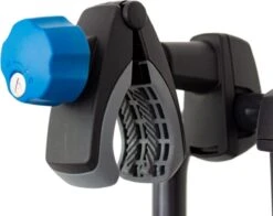 XLC Azura LED Fietsendrager - 2 Fietsen - E-Bike - 13/7 Polig -Fietsuitrustings Winkel 1200x952 4