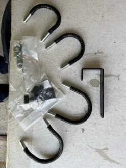 Steco Voordrager Met Balhoofdbevestiging 45 X 30 Cm Zwart 12 Steco Voordrager Met Balhoofdbevestiging 45 X 30 Cm Zwart -Fietsuitrustings Winkel 900x1200 2