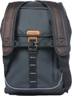 Basil Miles Tarpaulin Fietsrugzak - Enkele Fietstas - Zwart - 17 Liter 39 Basil Miles Tarpaulin Fietsrugzak - Enkele Fietstas - Zwart - 17 Liter -Fietsuitrustings Winkel 905x1200 1