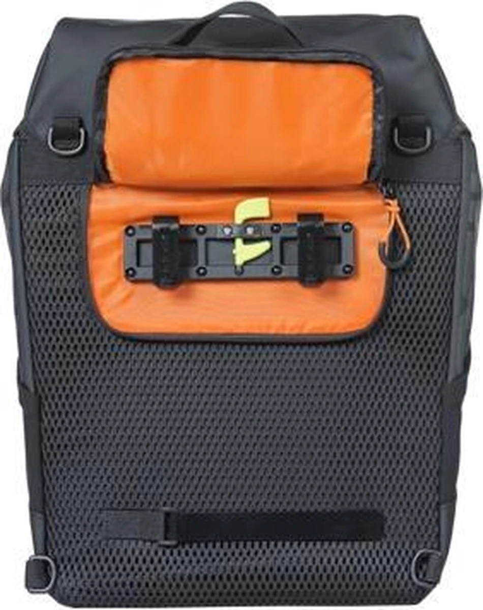 Basil Miles Tarpaulin Fietsrugzak - Enkele Fietstas - Zwart - 17 Liter 4 Basil Miles Tarpaulin Fietsrugzak - Enkele Fietstas - Zwart - 17 Liter - Afbeelding 4