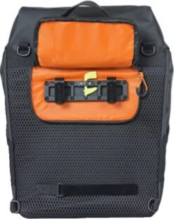 Basil Miles Tarpaulin Fietsrugzak - Enkele Fietstas - Zwart - 17 Liter 38 Basil Miles Tarpaulin Fietsrugzak - Enkele Fietstas - Zwart - 17 Liter -Fietsuitrustings Winkel 953x1200 1